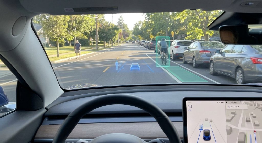 Tesla Redefines Safe Space: FSD Supervised Hardcodes 'Lateral Offset' to Protect Pedestrians and Cyclists